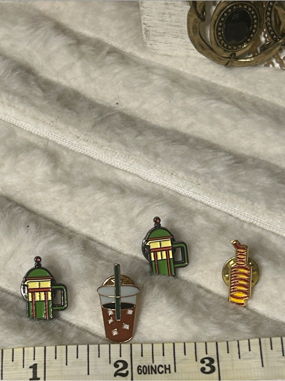 Drink pins set of 4